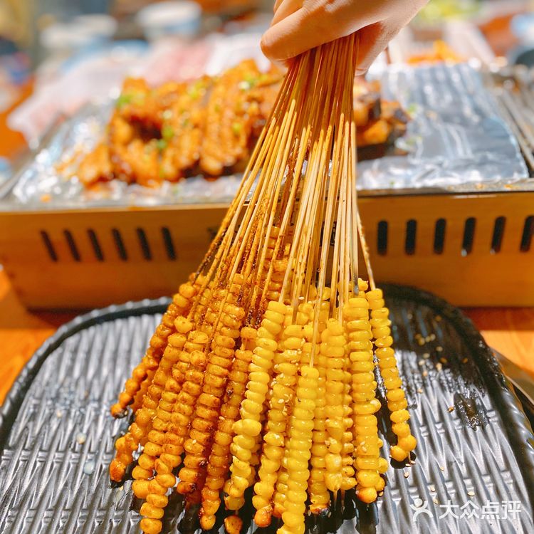 来一口是外皮酥脆，而且羊肉鲜嫩！是我喜欢的味道！