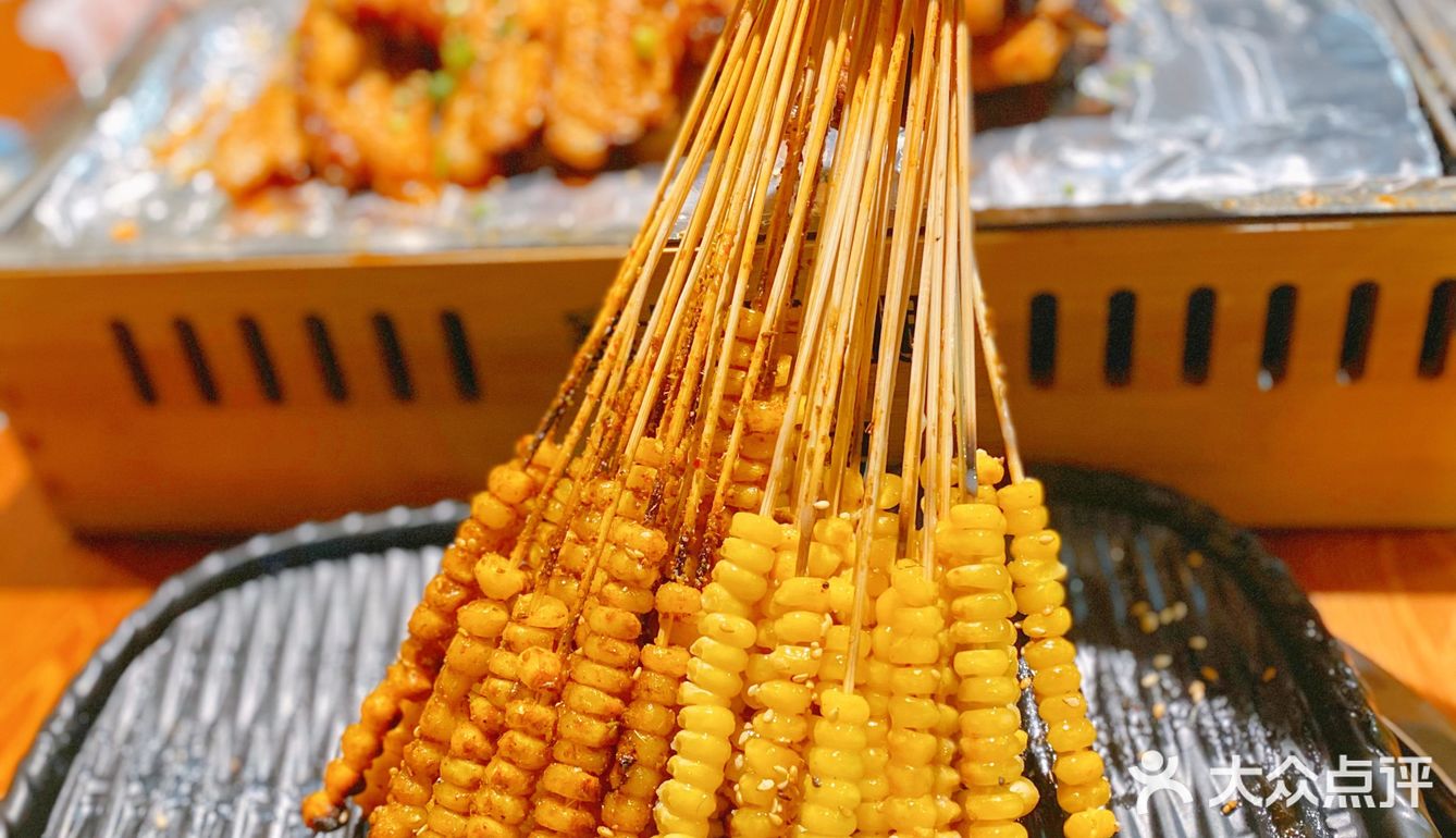 来一口是外皮酥脆,而且羊肉鲜嫩!是我喜欢的味道!