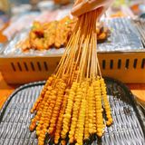 来一口是外皮酥脆,而且羊肉鲜嫩!是我喜欢的味道!