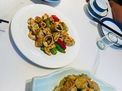 鸭蛋黄狮子头-梅飞酒家(名辉豪庭店)