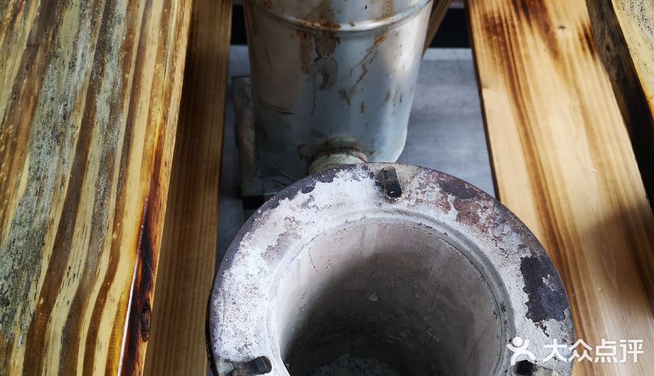 一个火炉两个板凳，这种吃法可稀罕了！