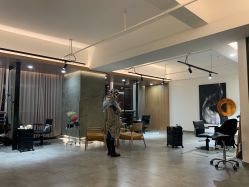 -C-18 SALON
