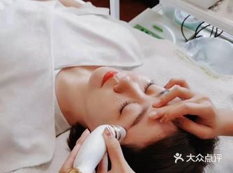 特征：肌肤较薄，红血丝明显，肌肤容易受环境因素、季节