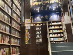 -钟书阁(群光广场店)