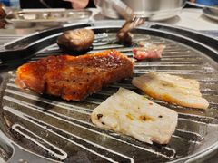 -山野的朋友露营炭火烤肉