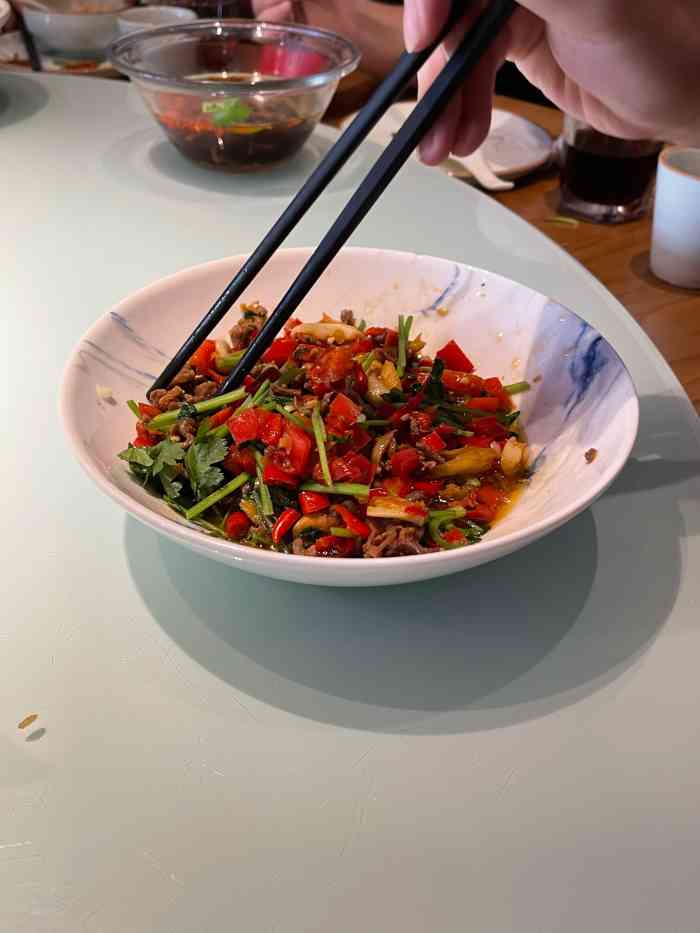 岳阳楼湘菜馆(航东路店)-"还行,菜也够辣,三两聚餐可以.