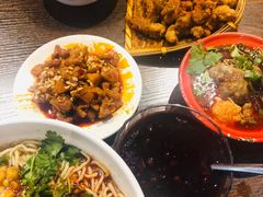 -爆炸头阿姨小四川正宗川味小吃(无任何分店)