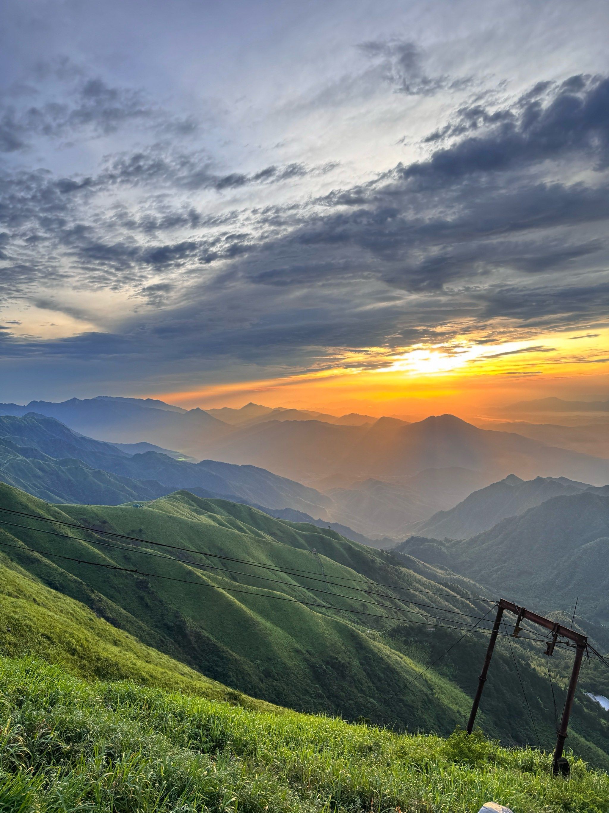 0元玩转这座城
总要来趟武功山吧
最美的风景在路上
照片无法