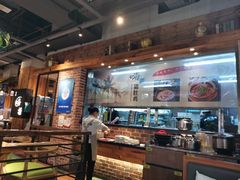 大堂-洪氏嗨捞·广东猪肚鸡·椰子鸡火锅(西咸万象城店)