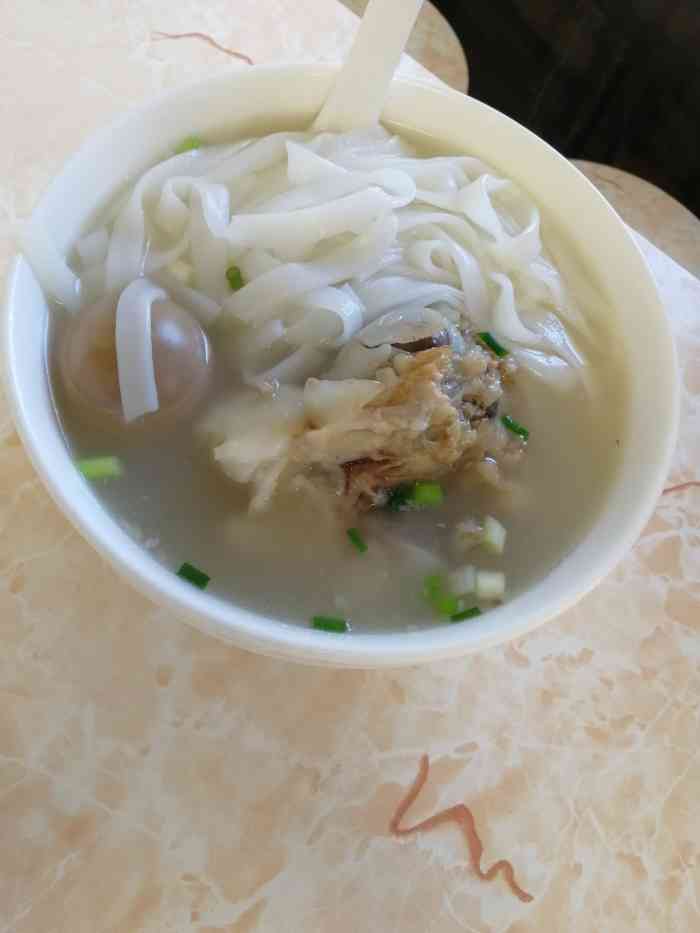 儿子很喜欢来吃,猪骨汤好饮,老板娘很热情