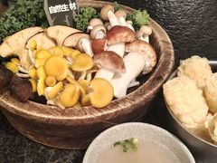-三出山火锅(万象天地店)