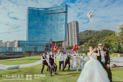 -现代经典婚纱摄影