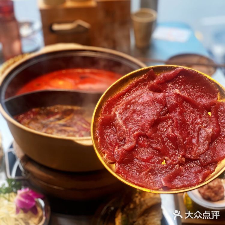 魔都探店｜火爆全网的郭铁柱泥炉老火锅他来了！