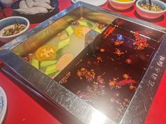 -二荆条·蜀鲜汇城市森林火锅