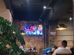 大堂-何师烧烤·香辣蟹·川菜·30年老品牌(太古里旗舰店)