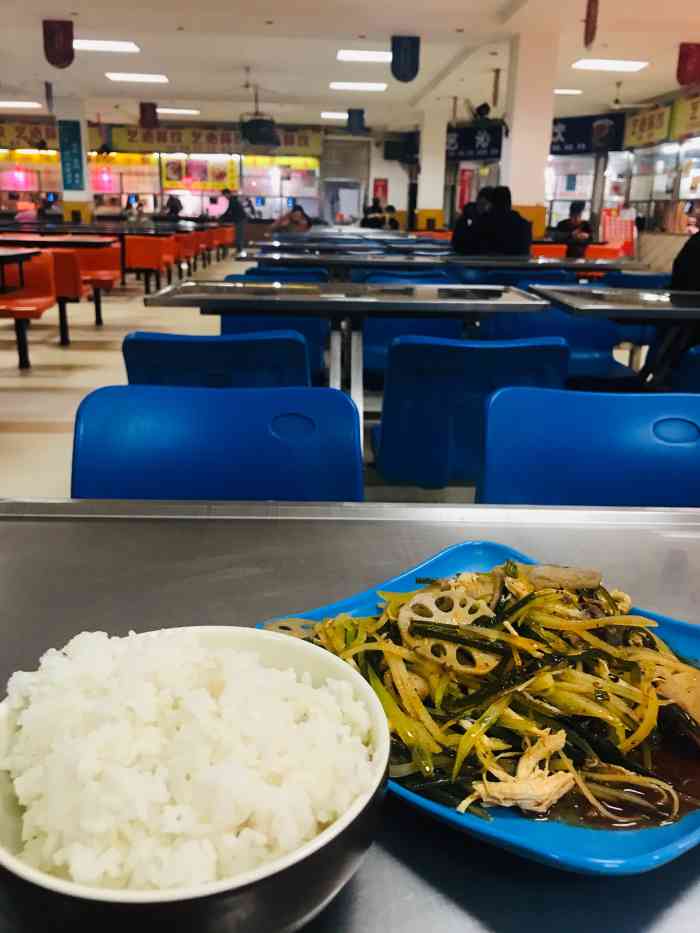西南石油大学-学生第一食堂-"西南石油大学食堂,那是必须给满分啊