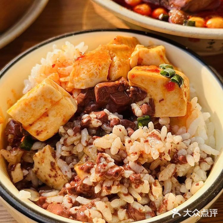 乐山高铁对面的美食吊打全国各地 🤭