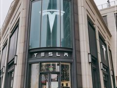 -TESLA 特斯拉(上海太古汇体验店)
