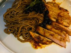 椒麻低温猪颈排荞麦面-The Rug Cafe(王府中环店)