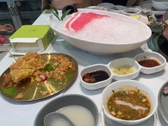 -洪氏嗨捞·广东猪肚鸡·椰子鸡火锅(西咸万象城店)