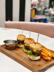 -奈尔宝家庭中心·亲子餐厅(鄞州万达店)