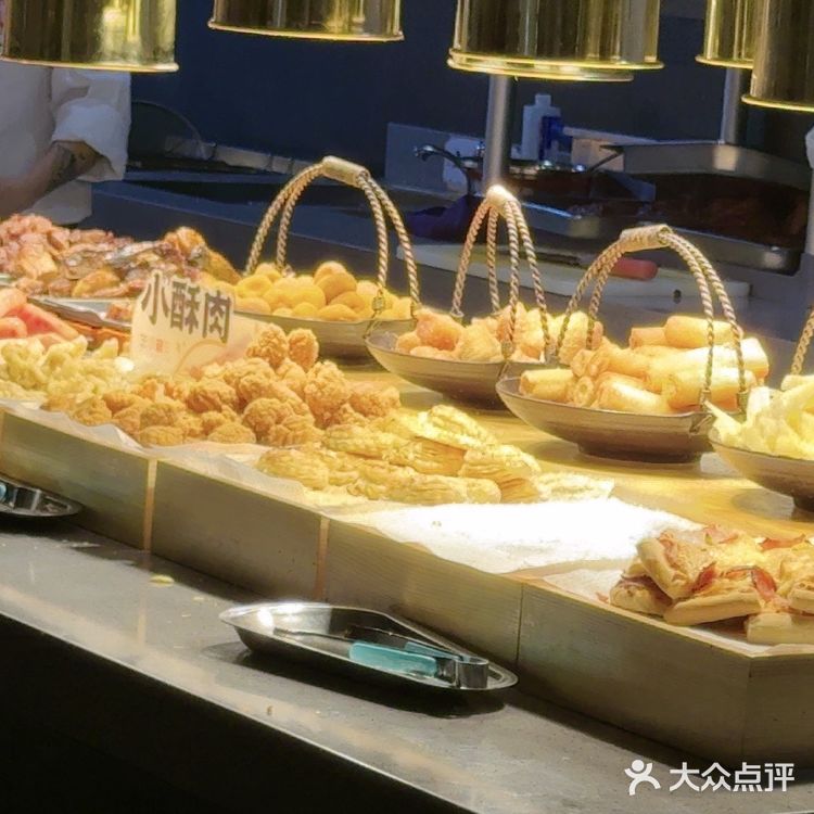 芝小官火锅烤肉自助餐厅 环境不错，都分开