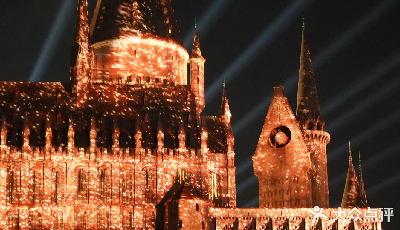 北京环球影城霍格沃茨城堡灯光秀