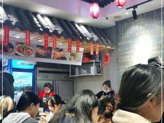 -爆炸头阿姨小四川正宗川味小吃(无任何分店)