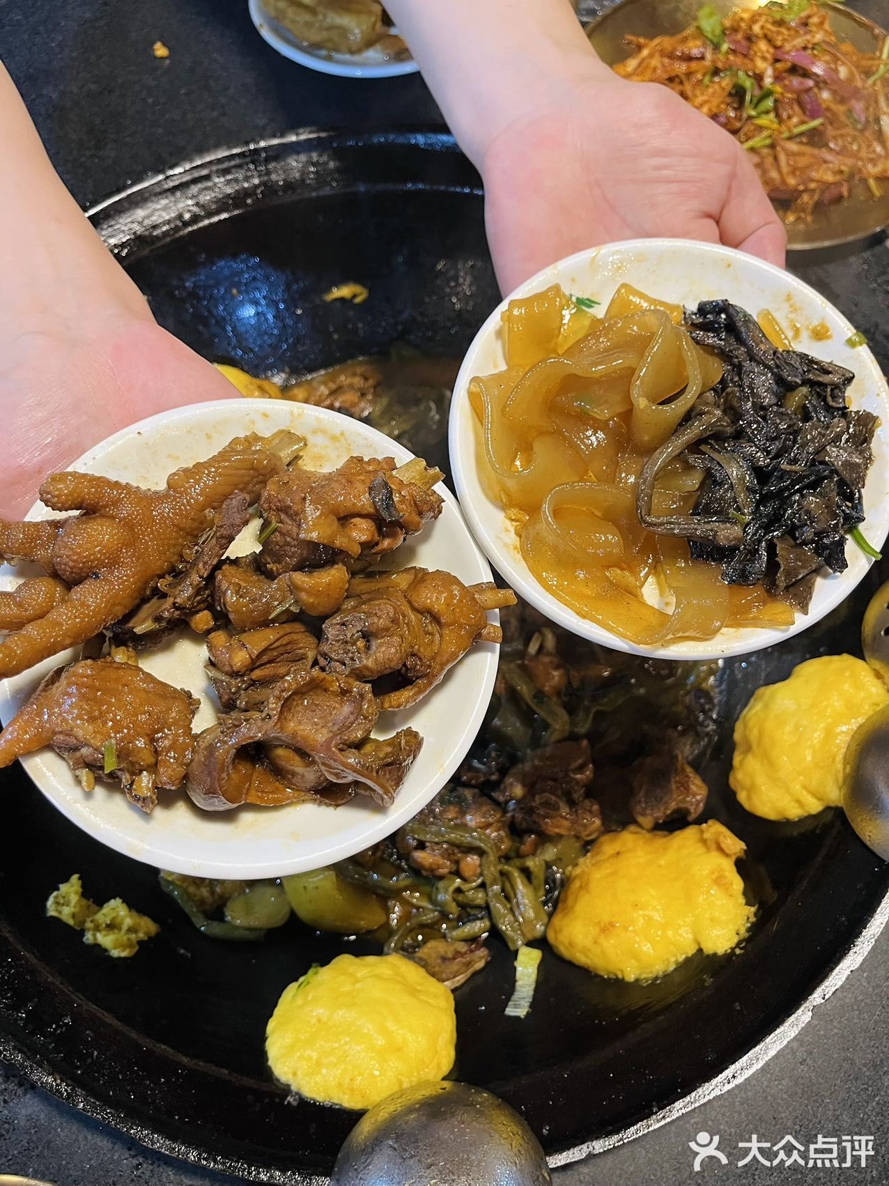 长白山保护开发区池北区白山街三江源宾馆楼下