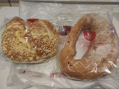星星全麦玉米包-BROAD面包路·欧式面包(龙湖时代C馆店)