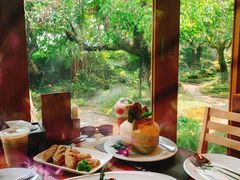 -Chom Cafe and Restaurant