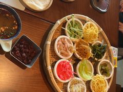 -包整·丝娃娃(一览甲秀楼风景店)