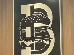 -麦当劳(上海虹桥站30B检票口楼上)