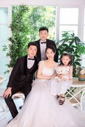 -现代经典婚纱摄影