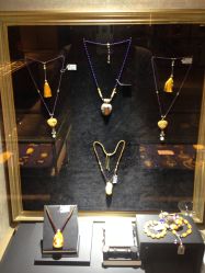 -北京七彩云南翡翠珠宝旗舰店(月坛店)