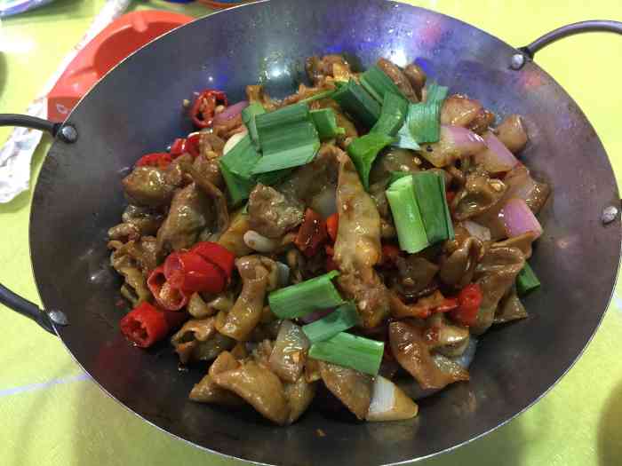 湘碗厨(前进路店)-"一家普通的湘菜馆 稍微有点辣 其实都还好.