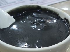 芝麻糊汤丸-沙湾姜埋奶(兴新包店)
