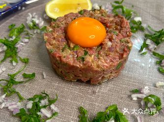 生牛肉塔塔 Steak Tartare, 魚生片