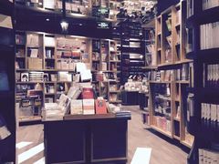 -钟书阁(松江泰晤士小镇店)