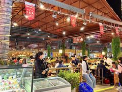 -三亚火车头万人海鲜广场