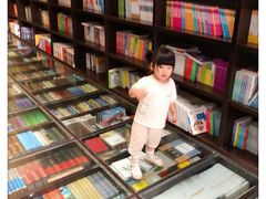 -钟书阁(松江泰晤士小镇店)