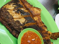 -明记烧鱼美味店