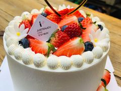 红丝绒草莓进口淡奶油裸蛋糕-艾加柒克蛋糕茶歇甜品台(春熙路店)