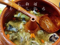 建水汽锅鸡小份-麦麦山云南菜(复地活力城店)