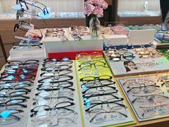 -天空之镜眼镜店蔡司依视路配镜授权零售店(望京颐堤港店)