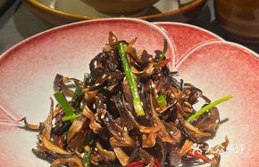 XO Sauce Stir-fried Small Pine Mushrooms