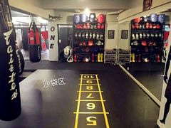 -威天下格斗柔术健身馆(红旗渠路店)