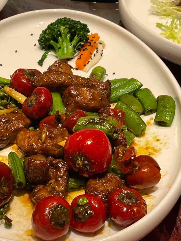 天府食舫(四川大厦店)-"华联商场的边上,饭店很大,周末的中午去的.