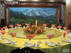 包厢-巴扎美食·新疆菜·西域歌舞表演餐厅(新疆大厦店)