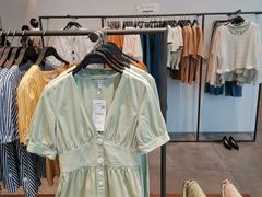 -URBAN REVIVO(上海中庚漫游城店)